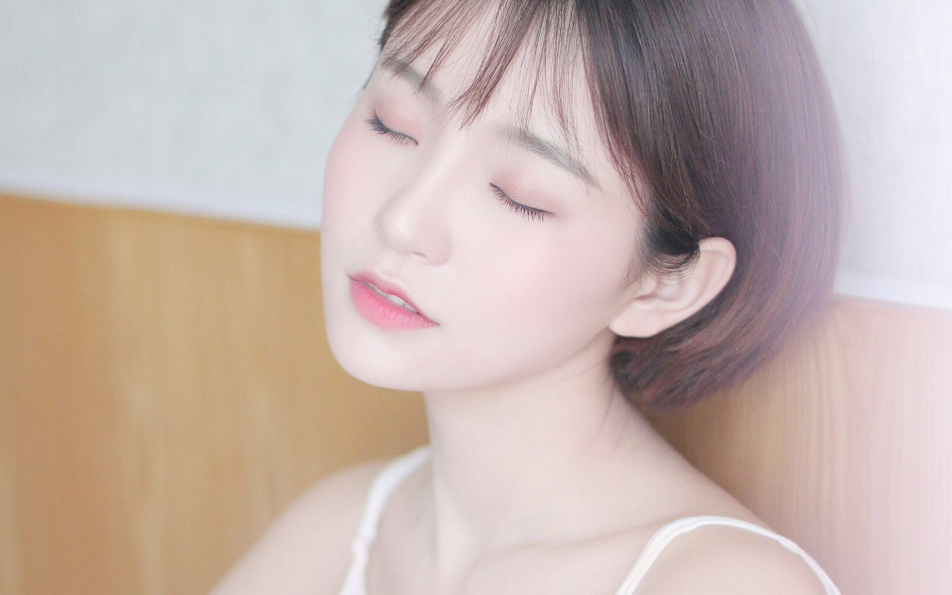 　　一条弯弯曲曲的省道从县城出发，翻越数十座大山和三处峻岭：大越岭、小越岭、稠岭，行进39公里，刚刚抵达这里——皖南石台县七都镇河口村。